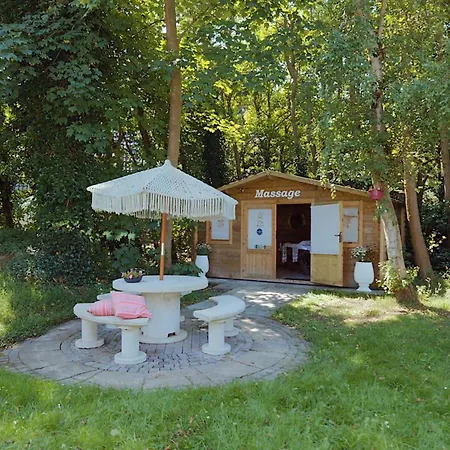 Theislandlife Texel - Wellness, Sauna, Jacuzzi, Massage Bed & Breakfast